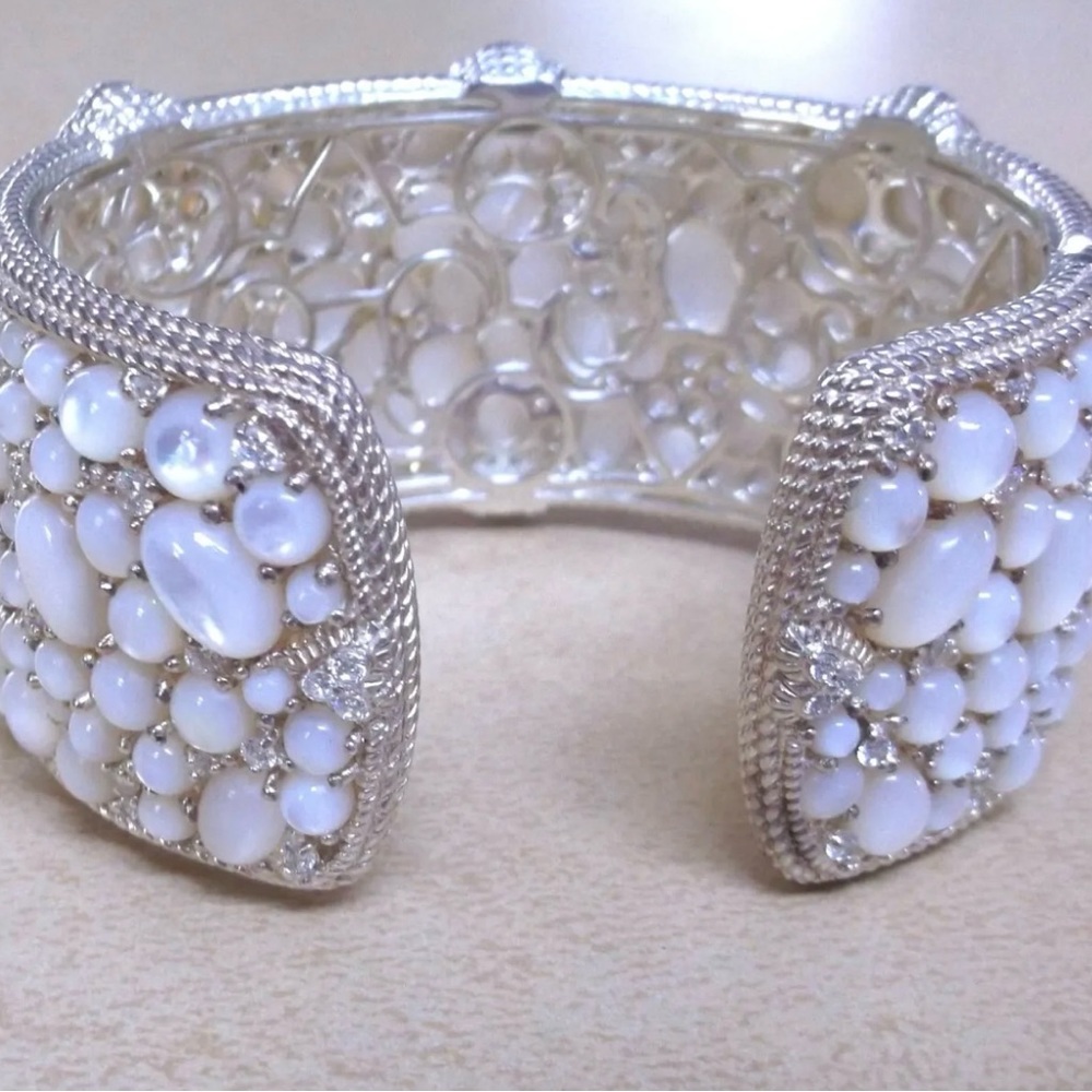 JUDITH RIPKA COUTURE WIDE STERLING SILVER CUFF. - Picture 4 of 6